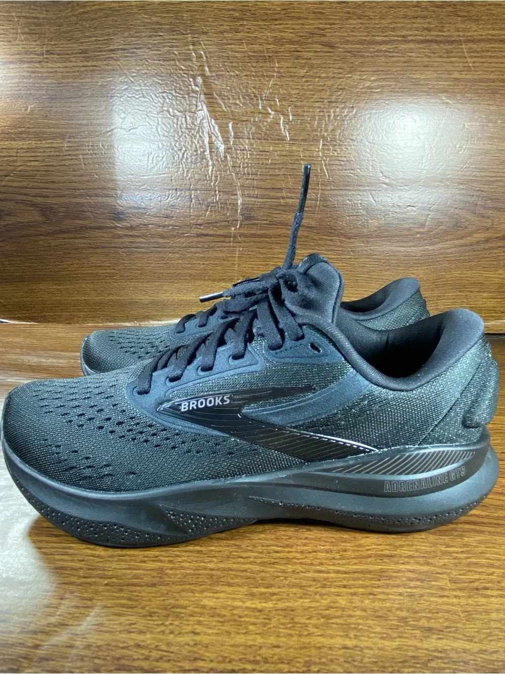 Brooks Adrenaline GTS 24 women’s shoe size 7